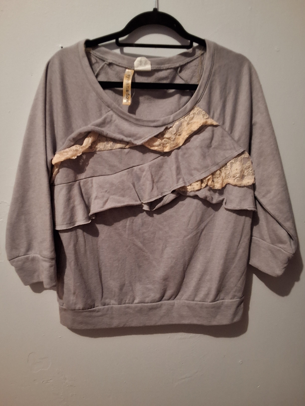 Eyeshadow Gray Sweatshirt with Cream Lace Ruffle